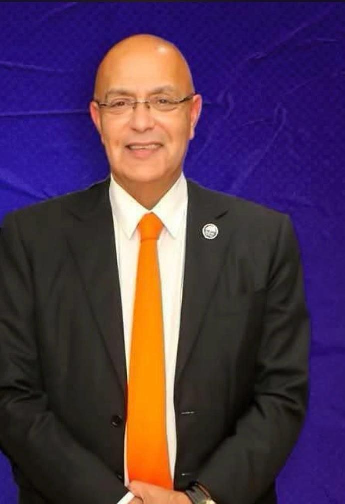 اعتذار الكاتب مصطفى